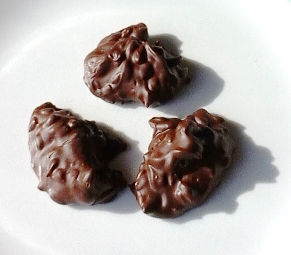 Chocolate sunflower seed kernel clusters